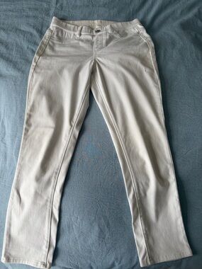 Uniqlo Women's White Capris